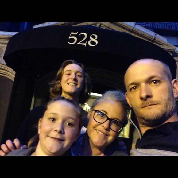 Meet your Posher, Andrea - Picture 2 of 3